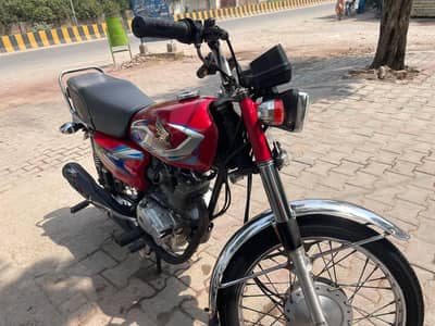 125 in good condition is available for urgent sale