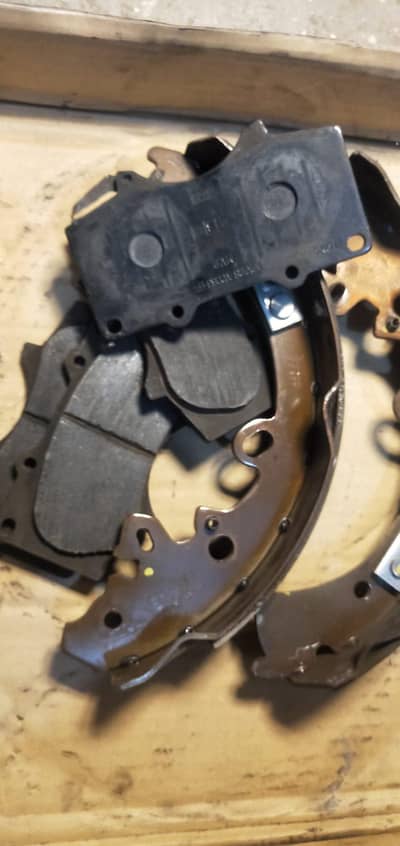 TOYOTA HILUX REVO FRONT BRAKE SHOE AND FRONT DISC BREAK PADS Deal i