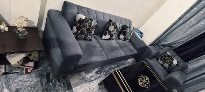 6 seater sofa set with big table almost new good condition