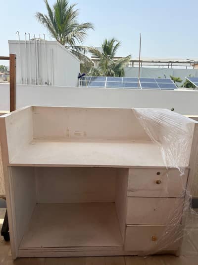 Reception Desk / Reception Counter with 3 Drawers - 51" x 42"