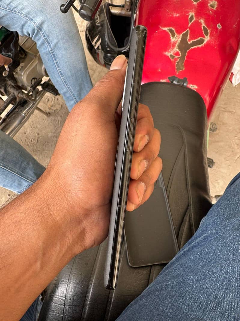 One Plus 10 Pro 4