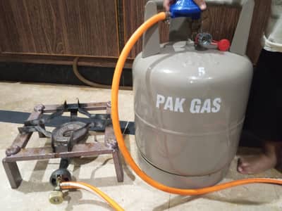 gas stove with regoretor pip urgent sale