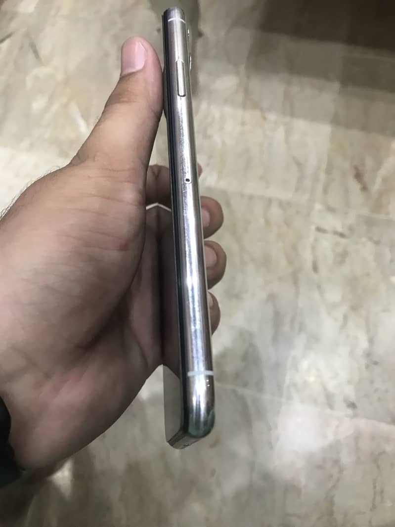 Iphone 11 pro max 4