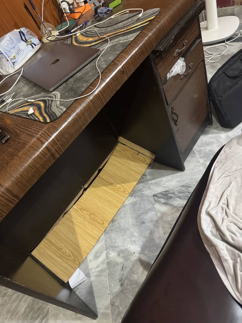 Study/computer table 1