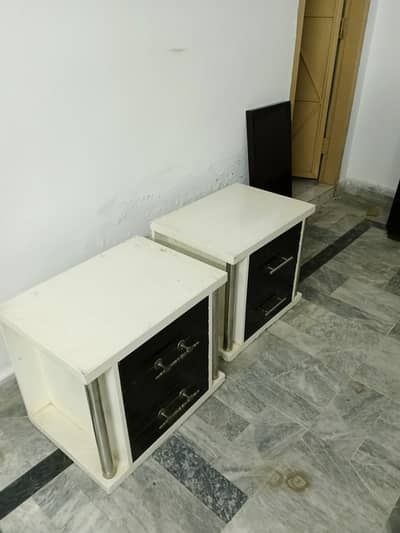 2 side tables