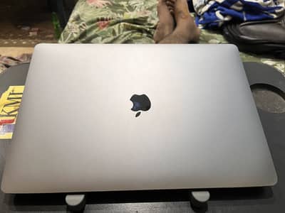 Macbook Pro 2017 15 inch 16 gb Ram 512 SSD New Condition