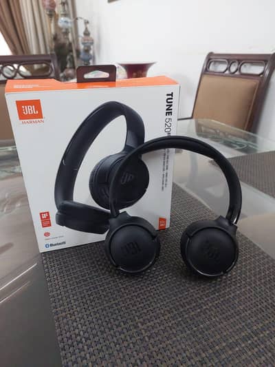 JBL TUNE 520BT Wireless Headphones (Like New / Boxed)