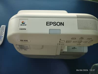 **Epson EB-470 Projector – Mint Condition**