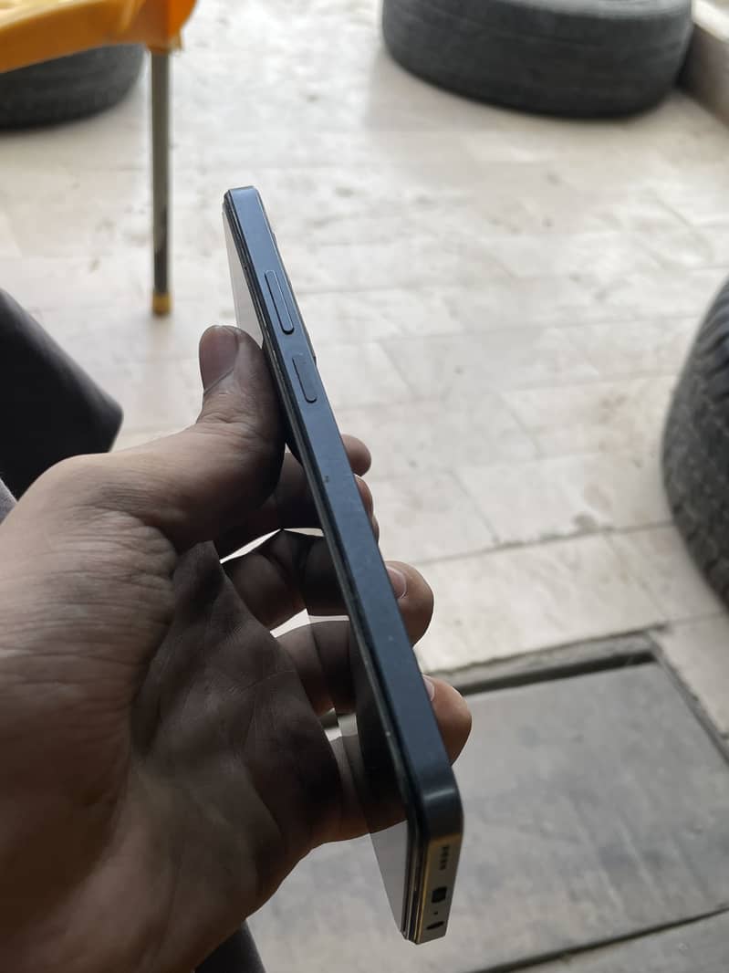 Realme C65 4