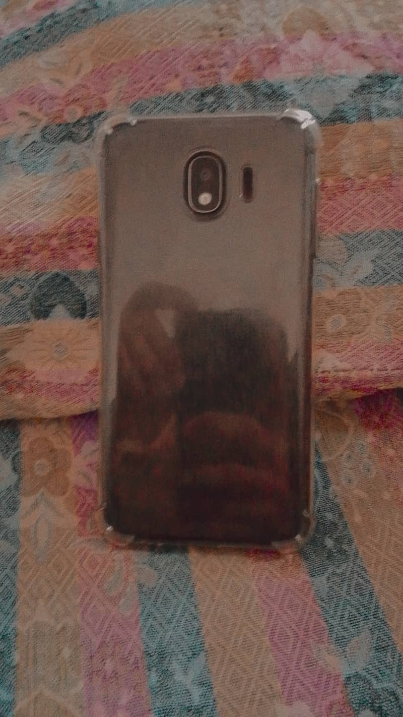 Samsung Mobile J4 1