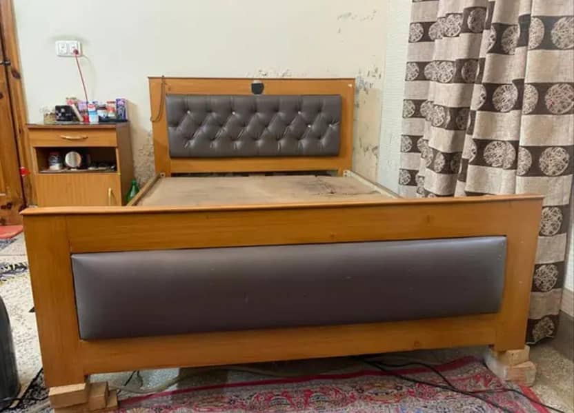 Queen bed 0