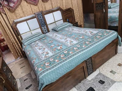 complete 3pes bedroom furniture set for sell without mattress