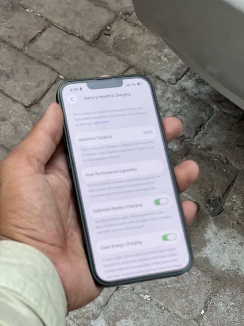 Apple iPhone 13 8