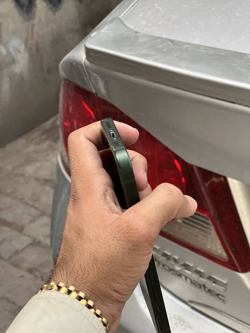 Apple iPhone 13 11