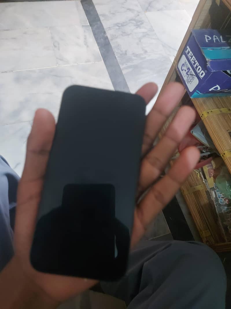 Apple iPhone 12 4