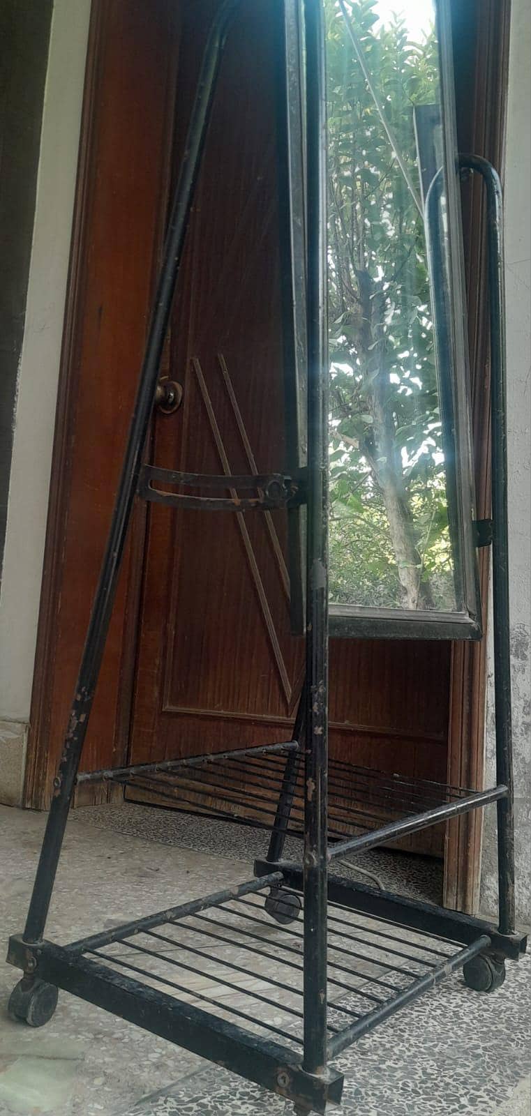Mirror Stand 1