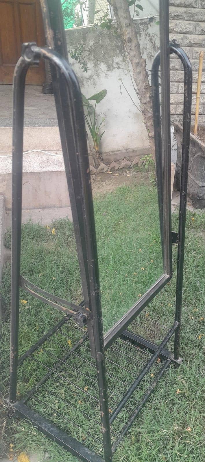 Mirror Stand 5