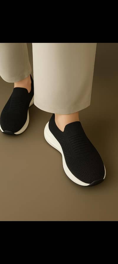 Black casual sketcher shoes