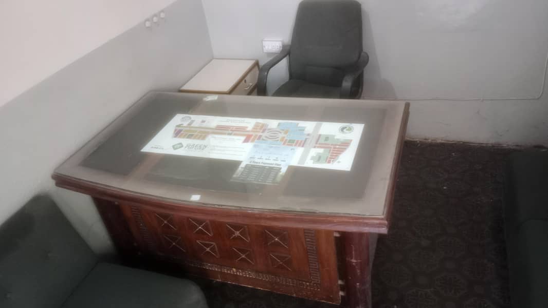 table with chair 0