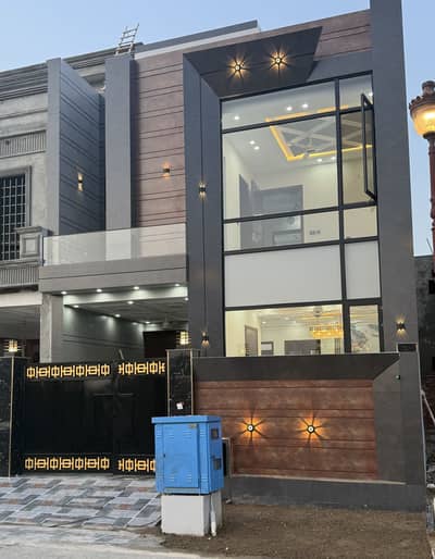 Brand New 5 Marla Facing Park House