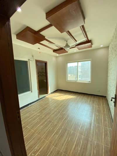3bedrooms unfurnish apartment available for rent