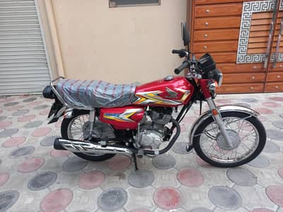 Honda CG 125 2025 model total original bike 4500 km driven only