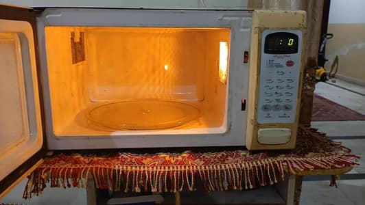 Dawlance 36 liters capacity microwave oven for sale.
