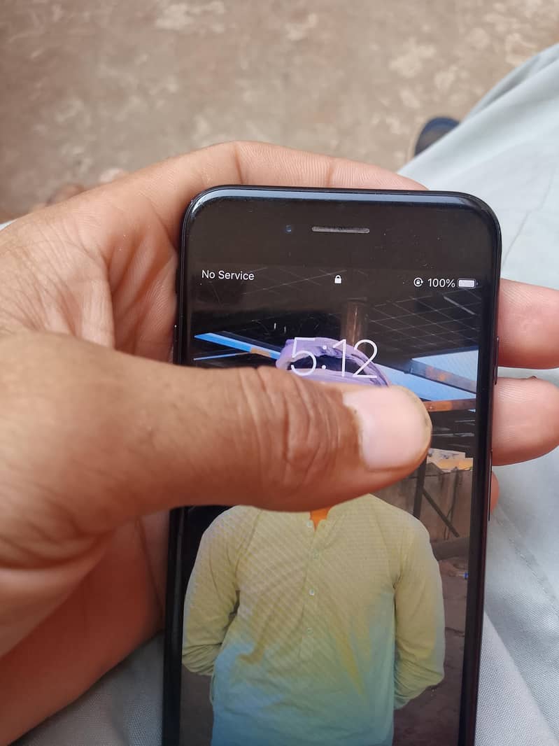 Apple iPhone 7 2