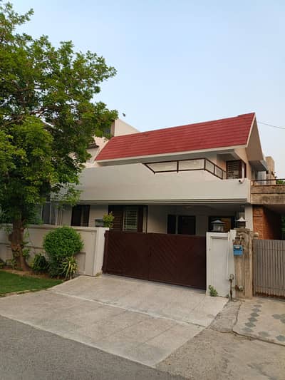 DHA Phase 3, 10 Marla, 04 Bed, UnFurnished Luxury House For Rent. Original Pics Attached.