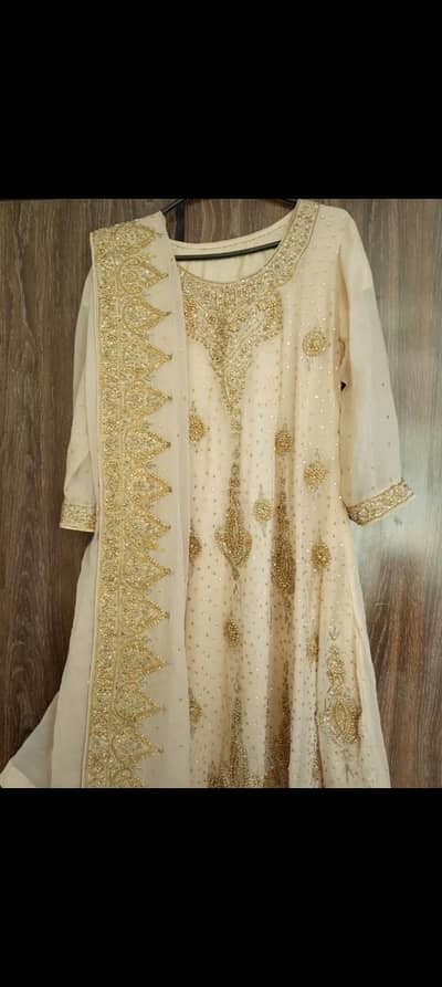 only 1 time used Just like new Golden Maxi Elegant Embroidery border