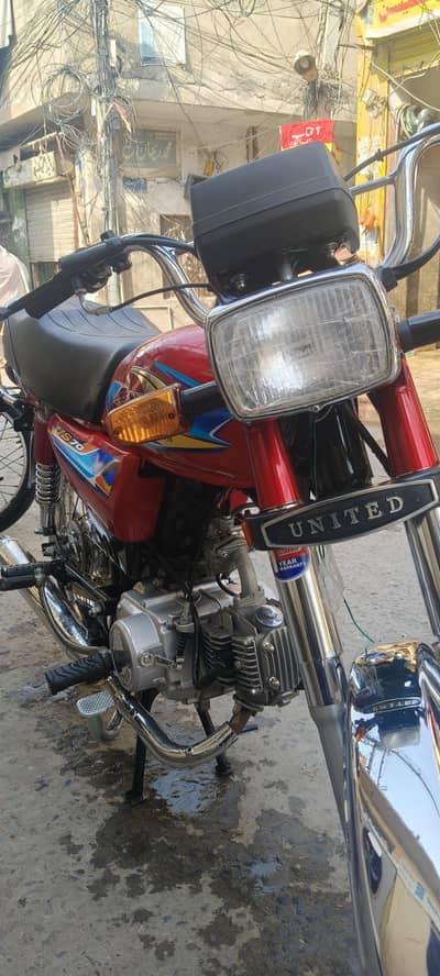 United 70 Just 2 month use mint condition