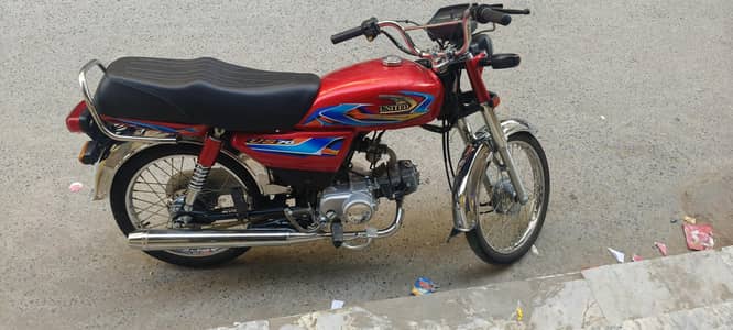 United 70 Just 2 month use mint condition