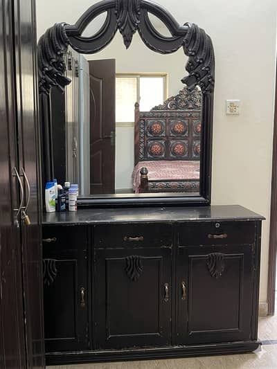 Wooden Dressing Table with Large Mirror for Sale: Number (03098822070)