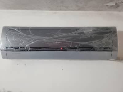 Gree ac inverter  1.5 tonn lush Condition