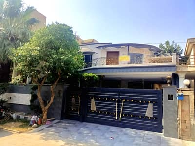 1 Kanal Double Unit Luxury House for Sale in Johar Town Near to Park - UMT Hot Location