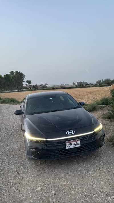 Hyundai Elantra Hybrid 2025