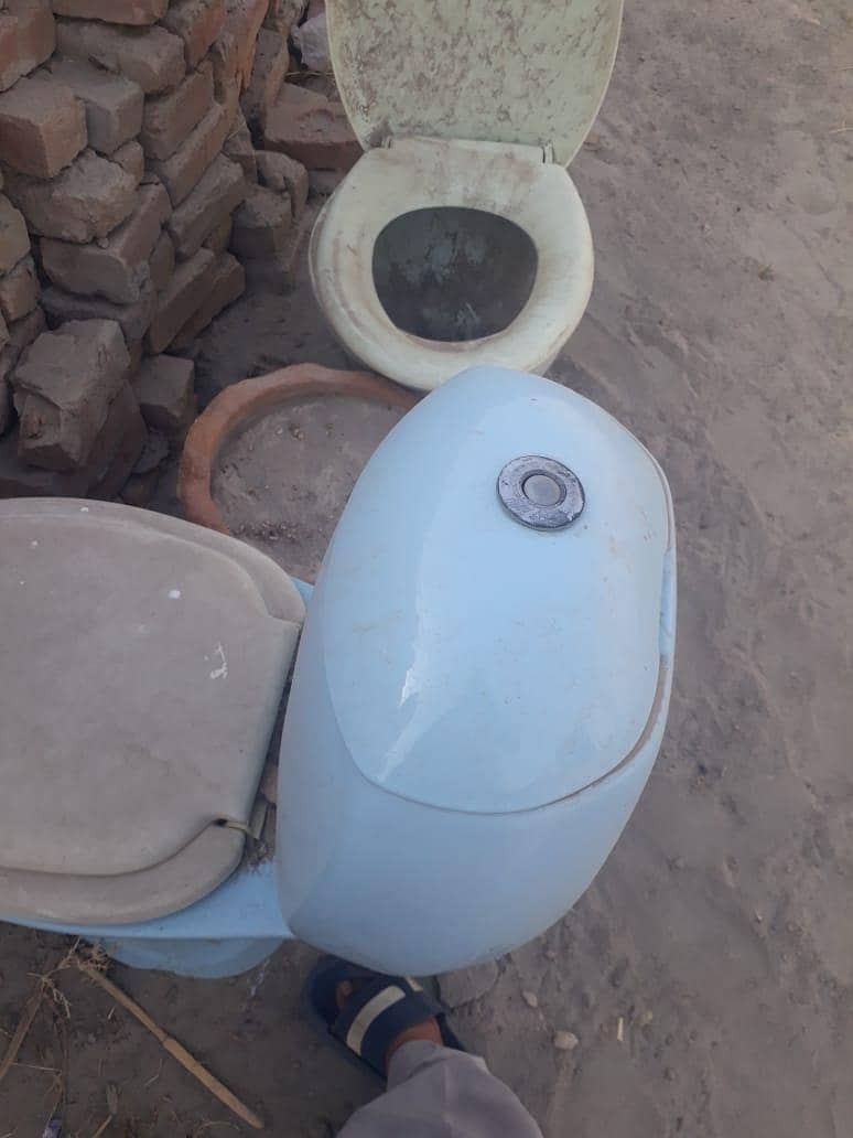 two commode 0