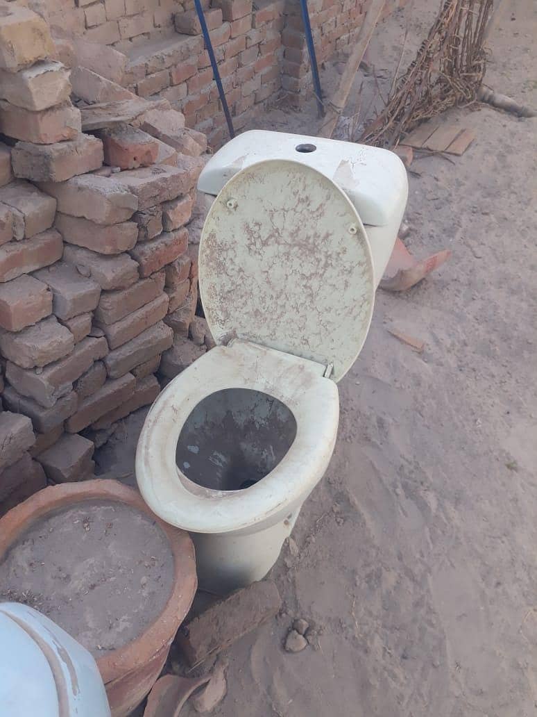 two commode 1