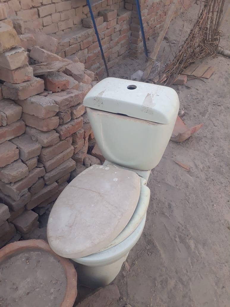 two commode 2
