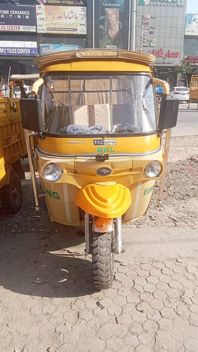 Suzuki Riksha 2023 for sale --Excellent condition / Documents  Compl