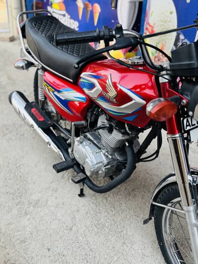 Honda C-G 125 Red 2022 total original  10/10