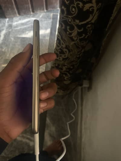 Samsung Mobile J8