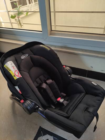 Graco Infant Car Seat and carry cot – Like New