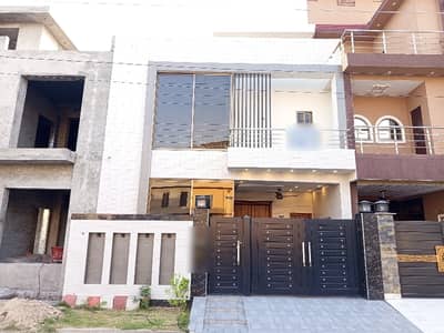 A Prime Location 5 Marla House Is Up For Grabs In Central Park Housing SchemeTop off The Line House prime location owner Build