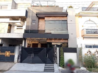 Become Owner Of Your Prime Location House Today Which Is Centrally Located In Central Park - Block B In Lahore