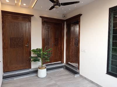 Become Owner Of Your Prime Location House Today Which Is Centrally Located In Central Park - Block B In Lahore