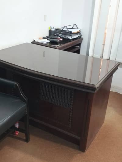 Office Table with side reg