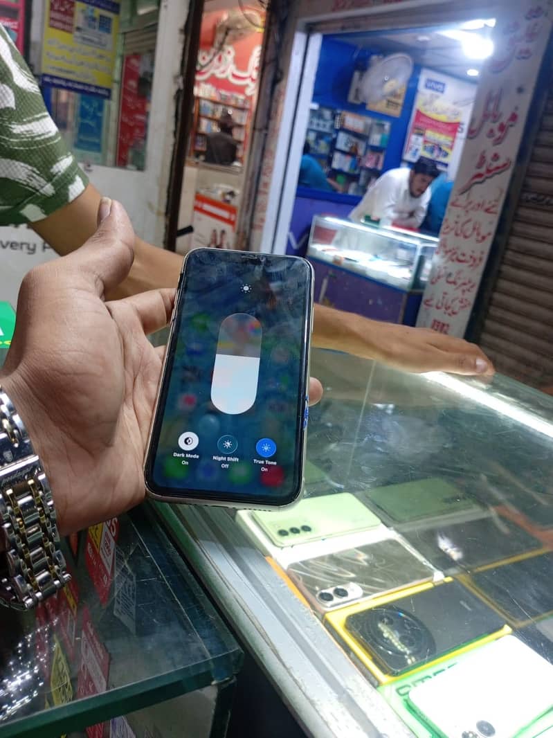 iPhone 11 sim time 2