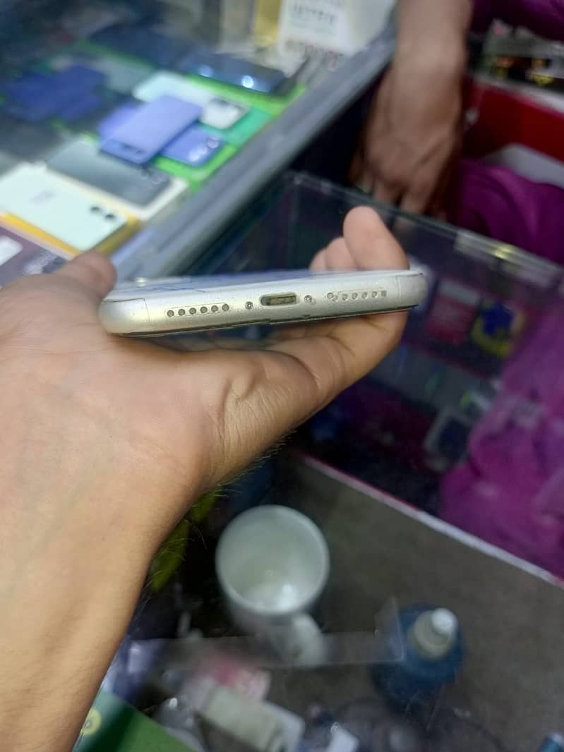 iPhone 11 sim time 7