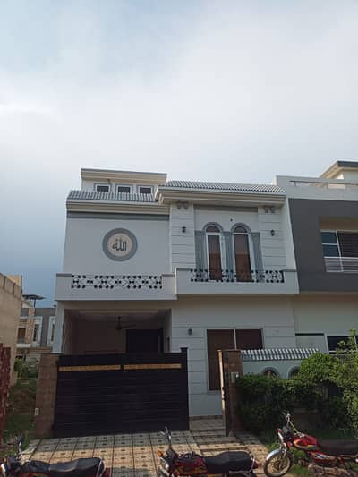 5 marla used house
